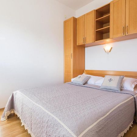 1 Bedroom Stunning Apartment In Makarska Exterior photo