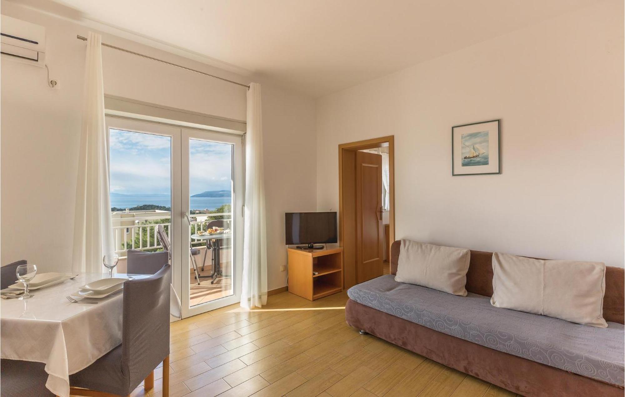 1 Bedroom Stunning Apartment In Makarska Exterior photo